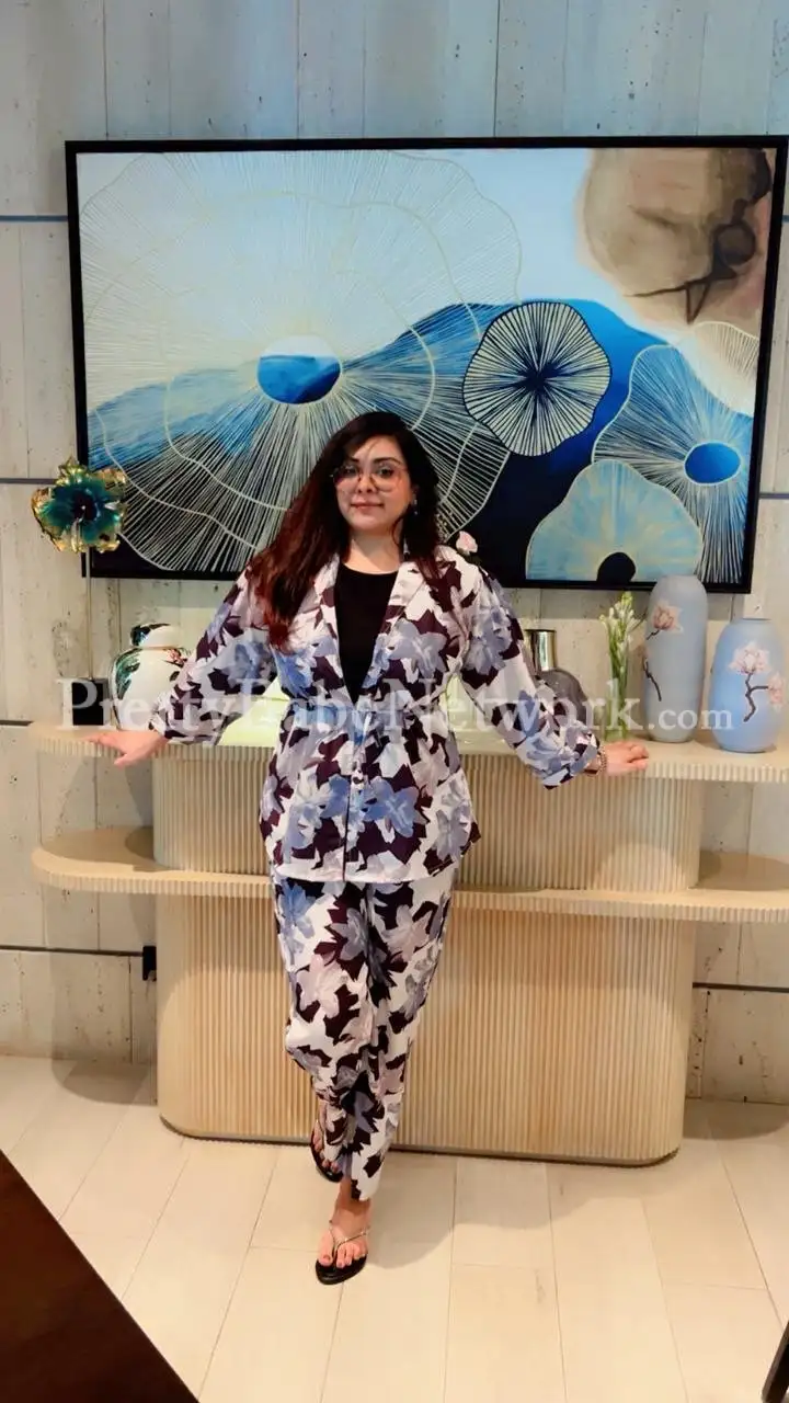 Komal Arora – Sweet College Girl Escort in Lucknow for Playful Meets